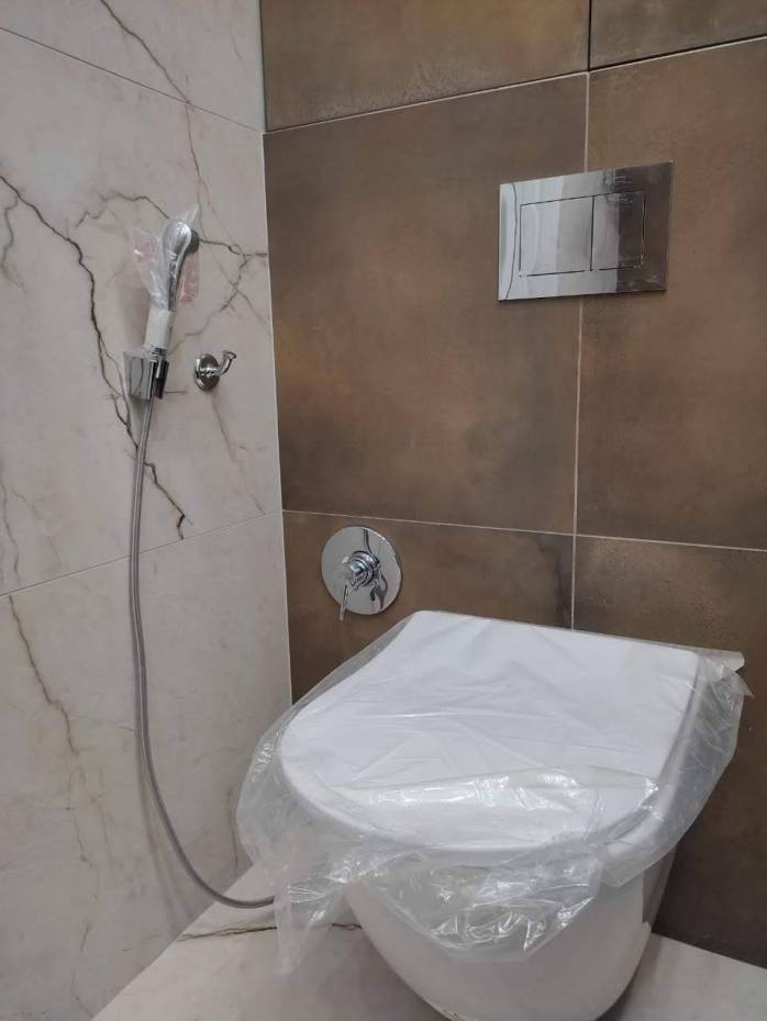 Инсталяция, гигиеническая лейка, встроенный смеситель.