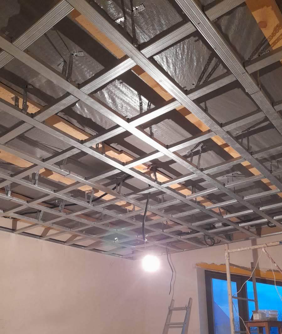 Устройство каркаса для потолка из ГКЛ.